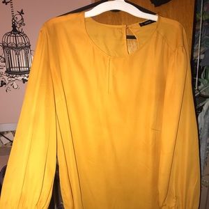 Long sleeve blouse with keyhole